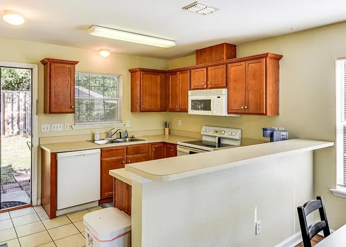 4 Mi To Fsu: Pet-friendly Townhome *